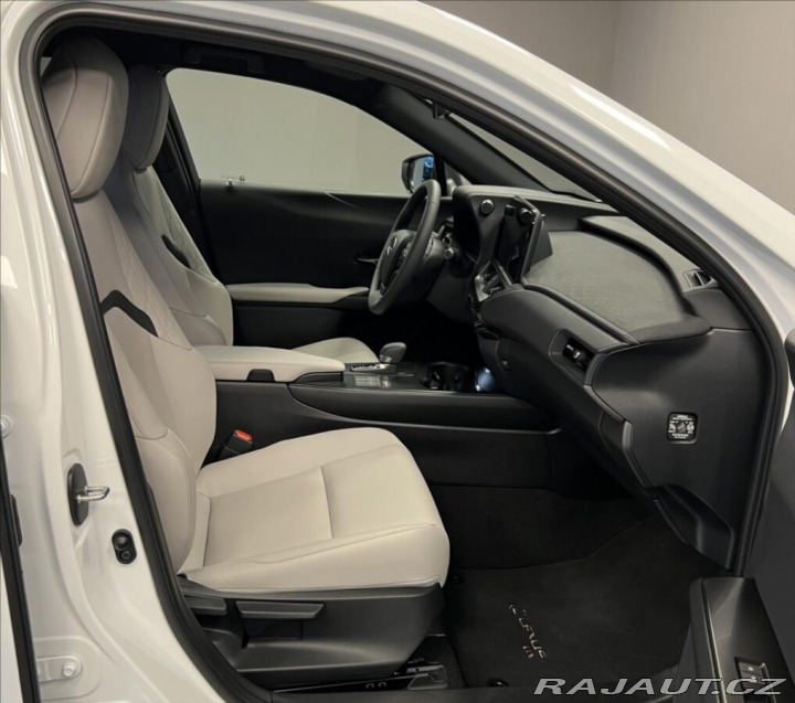 Lexus Ostatní modely UX 300h 300H 2,0 HEV F SPORT DESI 2025