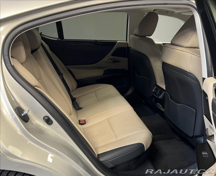 Lexus Ostatní modely ES 300h 300H 2,5 HEV LUXURY / ZÁR 2021