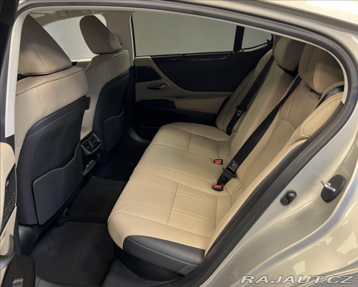 Lexus Ostatní modely ES 300h 300H 2,5 HEV LUXURY / ZÁR 2021