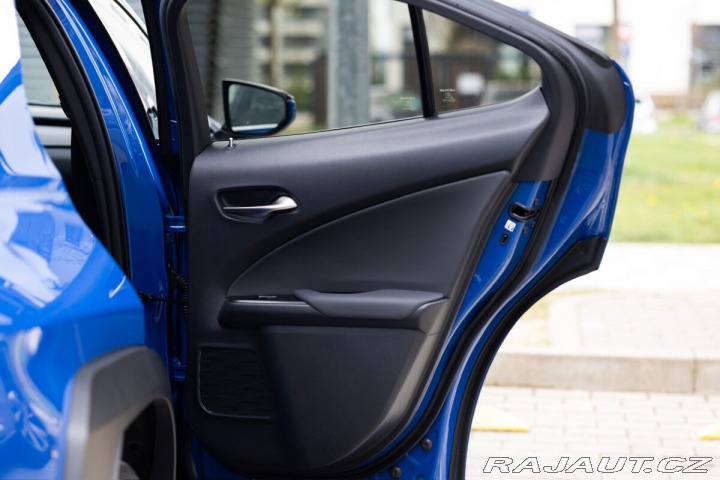 Lexus Ostatní modely UX 300h 300H 2.0 HEV BUSINESS TEC 2025