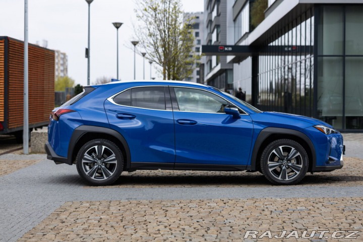 Lexus Ostatní modely UX 300h 300H 2.0 HEV BUSINESS TEC 2025