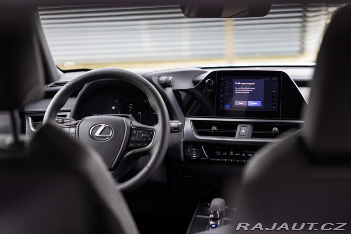 Lexus Ostatní modely UX 300h 300H 2.0 HEV BUSINESS TEC 2025