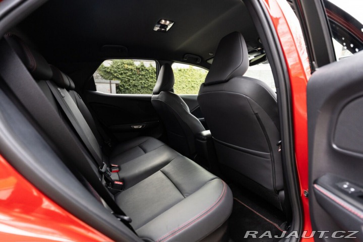Lexus Ostatní modely LBX 1,5 HEV EMOTION TECH 4x4 2025