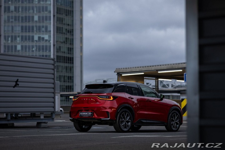 Lexus Ostatní modely LBX 1,5 HEV EMOTION TECH 2025