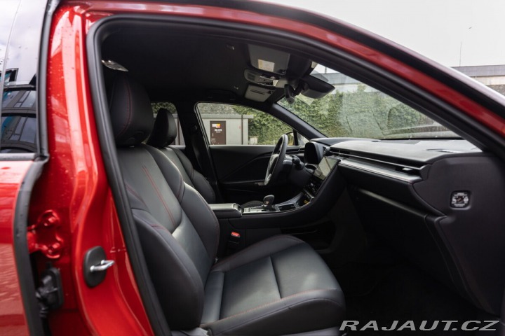 Lexus Ostatní modely LBX 1,5 HEV EMOTION TECH 4x4 2025