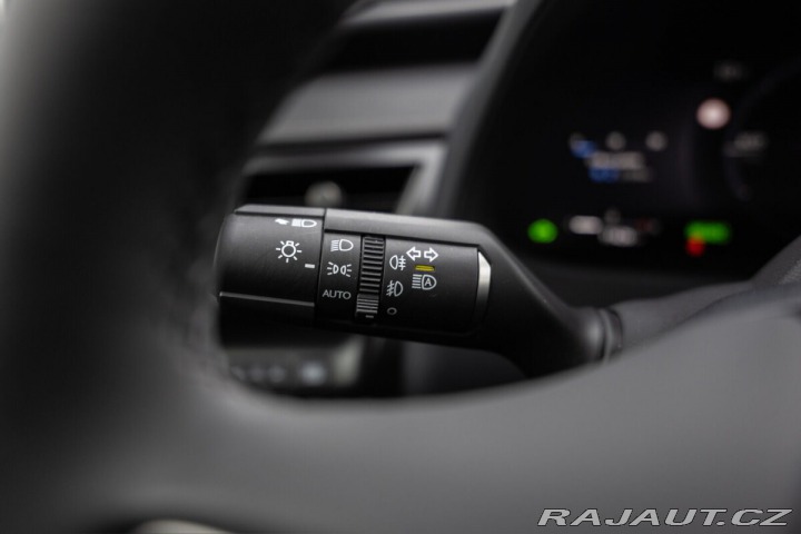 Lexus Ostatní modely UX 300h 2,0 HEV BUSINESS TECH 2025