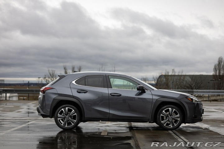 Lexus Ostatní modely UX 300h 2,0 HEV BUSINESS TECH 2025
