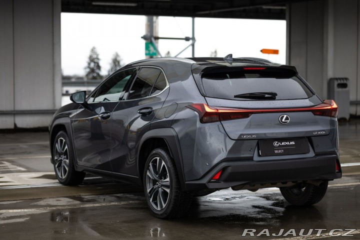 Lexus Ostatní modely UX 300h 2,0 HEV BUSINESS TECH 2025