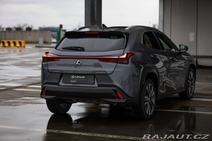 Lexus Ostatní modely UX 300h 2,0 HEV BUSINESS TECH 2025