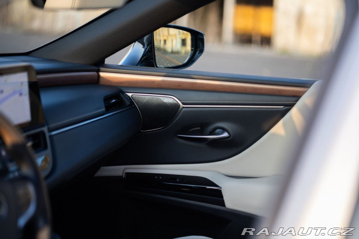 Lexus Ostatní modely ES 300h 300H 2,5 HEV PRESTIGE PLU 2024