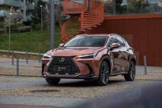 Lexus  NX 450h plus 450H 2.5 PHEV LUXURY