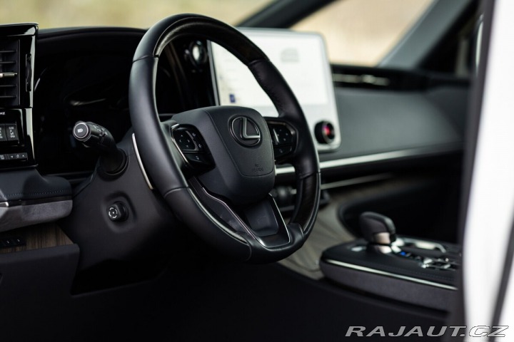 Lexus Ostatní modely LM 350h 350H 2,5 HEV LUXURY 7 MÍS 2025