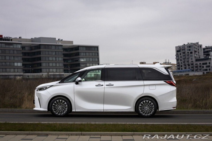 Lexus Ostatní modely LM 350h 350H 2,5 HEV LUXURY 7 MÍS 2025