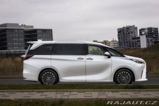Lexus Ostatní modely LM 350h 350H 2,5 HEV LUXURY 7 MÍS 2025