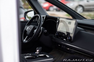 Lexus Ostatní modely LM 350h 350H 2,5 HEV LUXURY 7 MÍS 2025