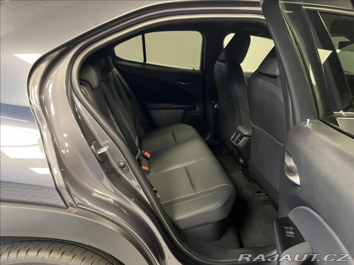 Lexus Ostatní modely UX 300h 2,0 HEV F SPORT DESIGN 2025