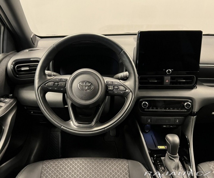 Toyota Yaris 1,5 Hybrid AT EXECUTIVE 2025