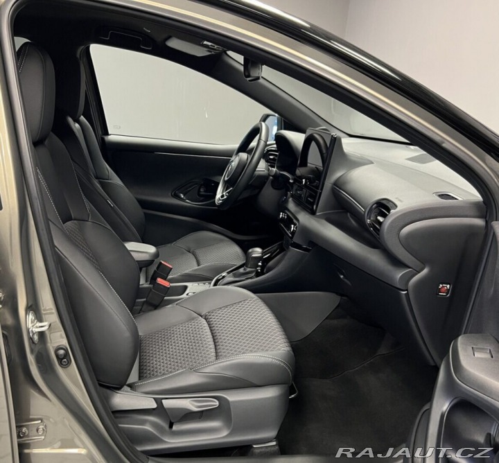 Toyota Yaris 1,5 Hybrid AT EXECUTIVE 2025