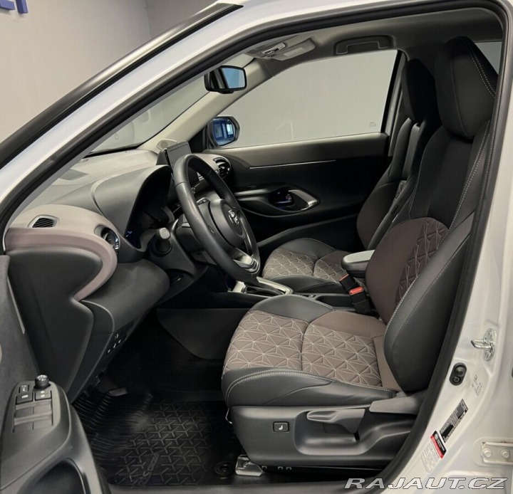 Toyota Yaris Cross 1,5 Hybrid AT Executive 2023