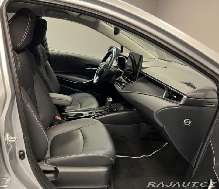 Toyota Corolla 1,8 Hybrid AT Executive 2023
