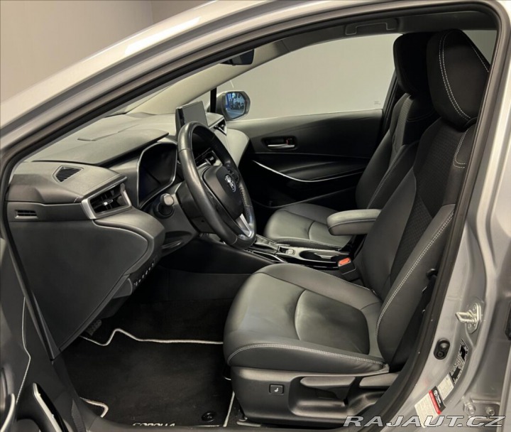 Toyota Corolla 1,8 Hybrid AT Executive 2023
