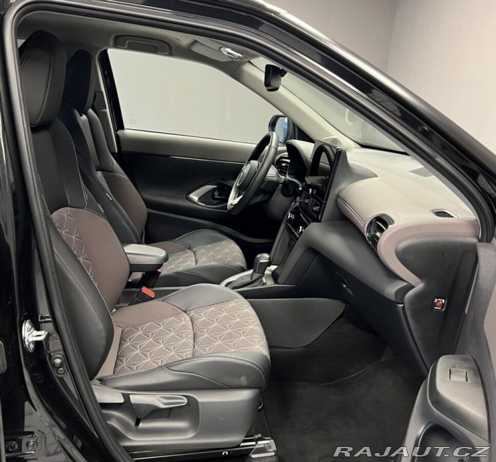 Toyota Yaris Cross Hybrid AT Executive 2024
