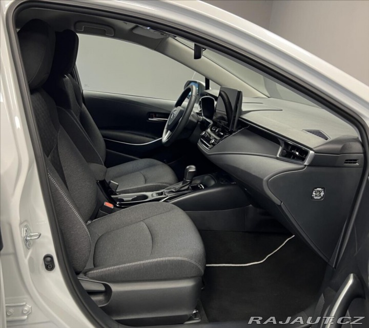 Toyota Corolla 1,8 Hybrid AT STYLE SD 2025