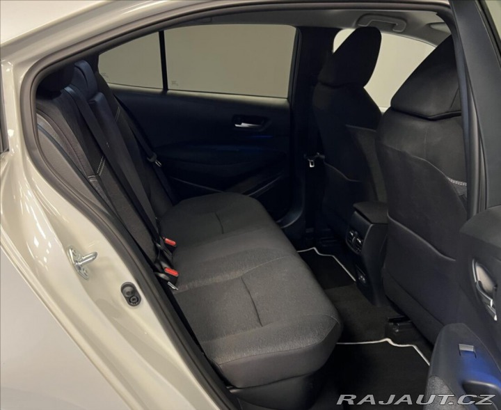 Toyota Corolla 1,8 Hybrid AT STYLE SD 2025