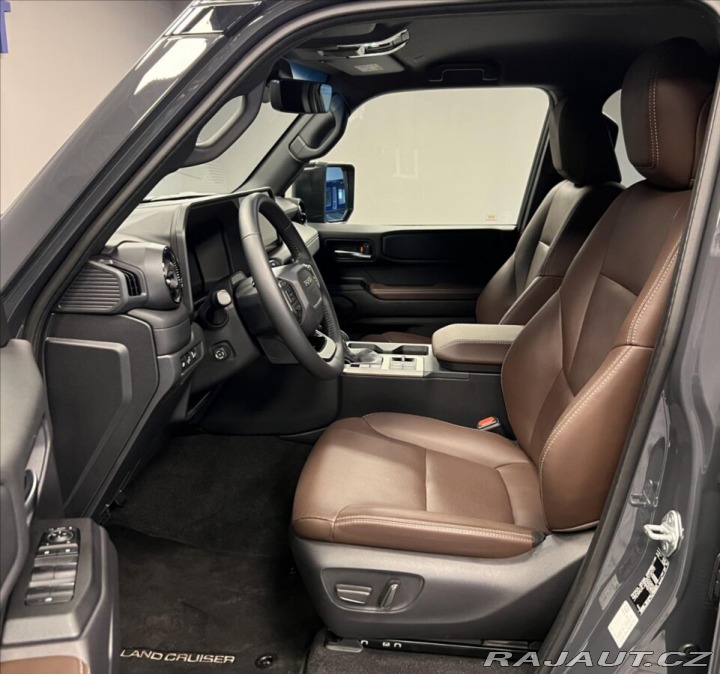 Toyota Land Cruiser 2,8 AT INVINCIBLE 2025