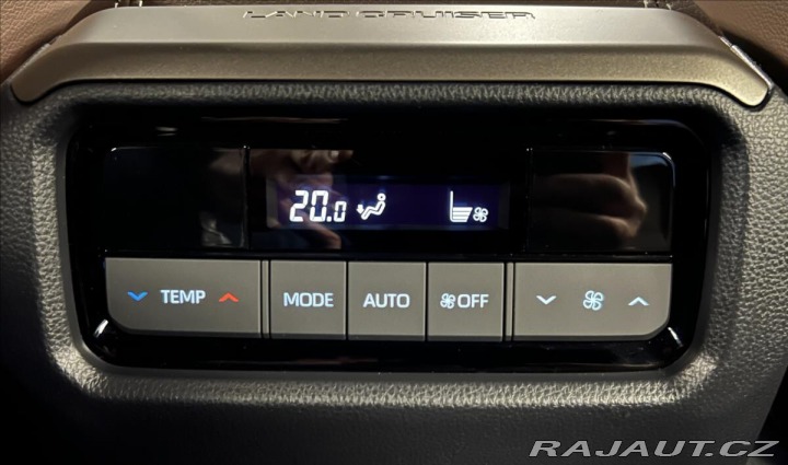 Toyota Land Cruiser 2,8 AT INVINCIBLE 2025