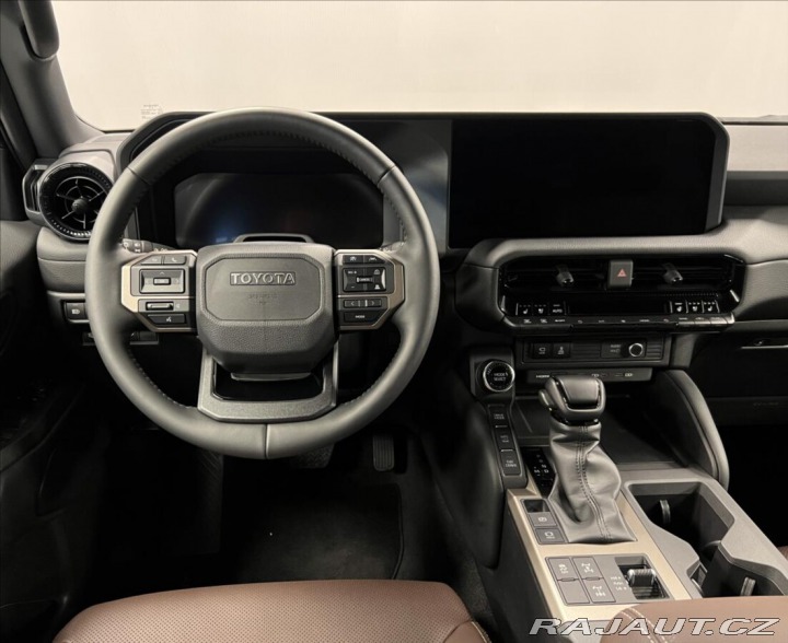 Toyota Land Cruiser 2,8 AT INVINCIBLE 2025