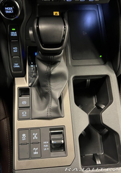 Toyota Land Cruiser 2,8 AT INVINCIBLE 2025
