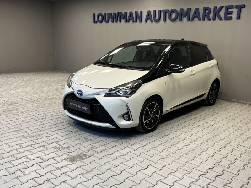 Toyota Yaris Hybrid AT Selection Smart