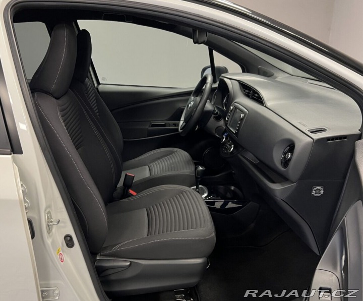 Toyota Yaris Hybrid AT Selection Smart 2018