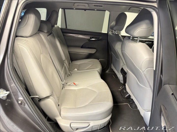 Toyota Highlander 2,5 Hybrid AT PRESTIGE AW 2022