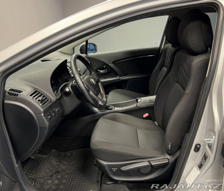 Toyota Avensis 1.8 VVT-i Sol 2011