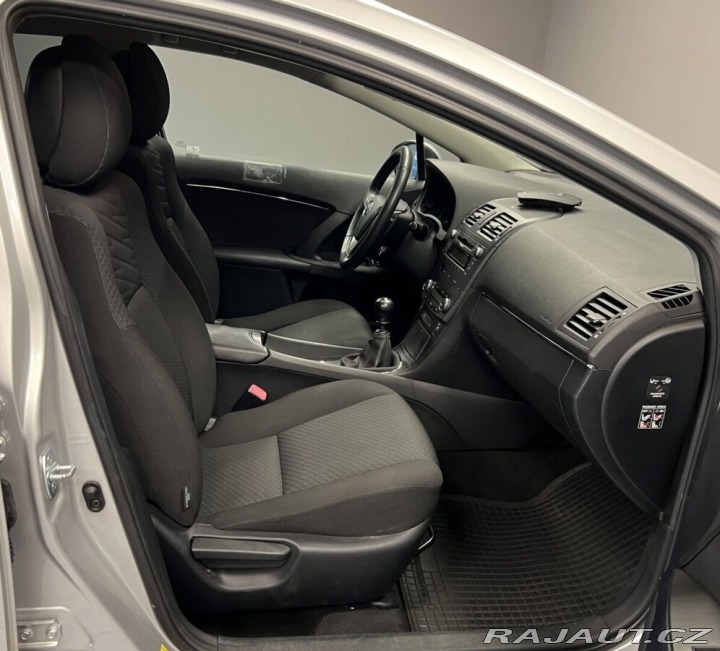 Toyota Avensis 1.8 VVT-i Sol 2011
