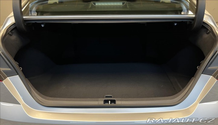 Toyota Camry 2,5 Hybrid AT COMFORT 2025