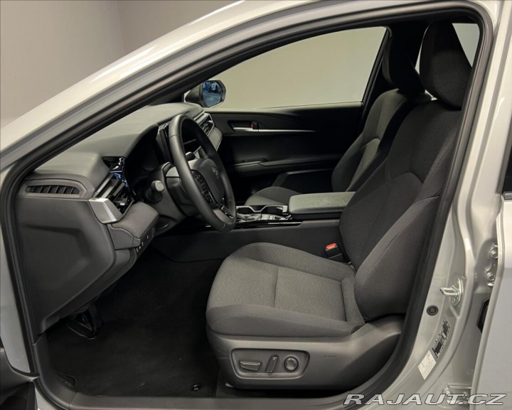 Toyota Camry 2,5 Hybrid AT COMFORT 2025