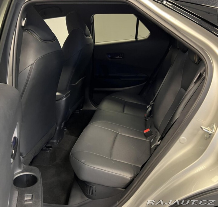 Toyota C-HR 2,0 HEV AWD EXECUTIVE PRE 2025