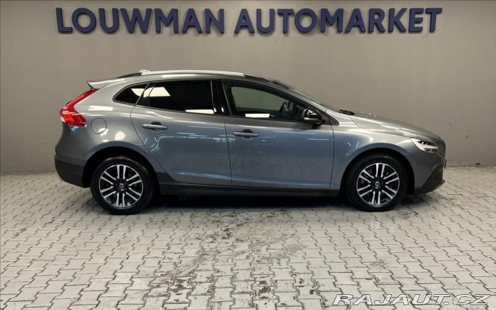 Volvo V40 2,0 AT CROSS COUNTRY 2018