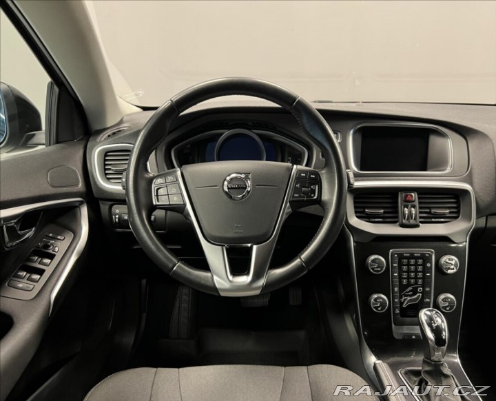 Volvo V40 2,0 AT CROSS COUNTRY 2018