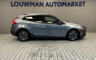 Volvo V40 2,0 AT CROSS COUNTRY 2018