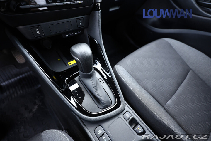 Toyota Yaris AT STYLE 2025