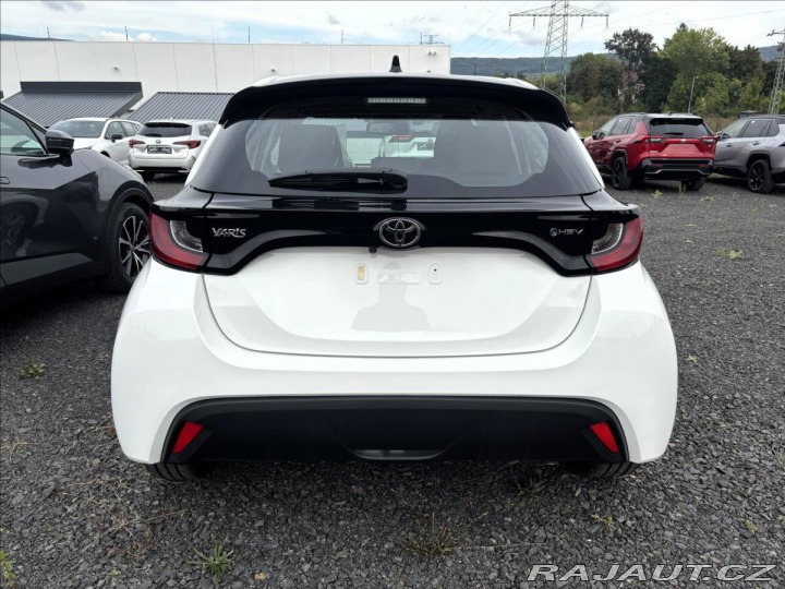 Toyota Yaris 1,5 Comfort HEV 116 CVT 1800
