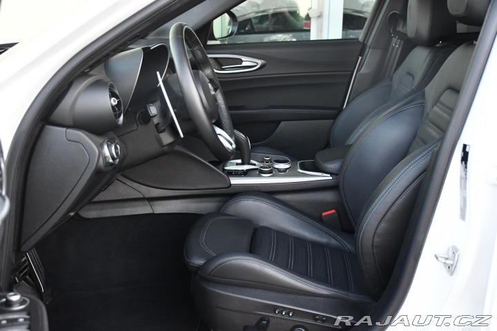 Alfa Romeo Giulia 2,0T 16V 206kW AT8-Q4 ZAD 2024