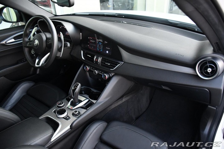 Alfa Romeo Giulia 2,0T 16V 206kW AT8-Q4 ZAD 2024