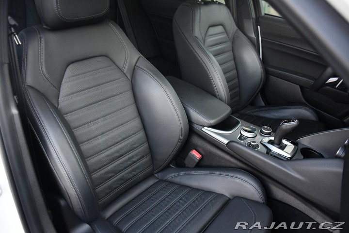 Alfa Romeo Giulia 2,0T 16V 206kW AT8-Q4 ZAD 2024