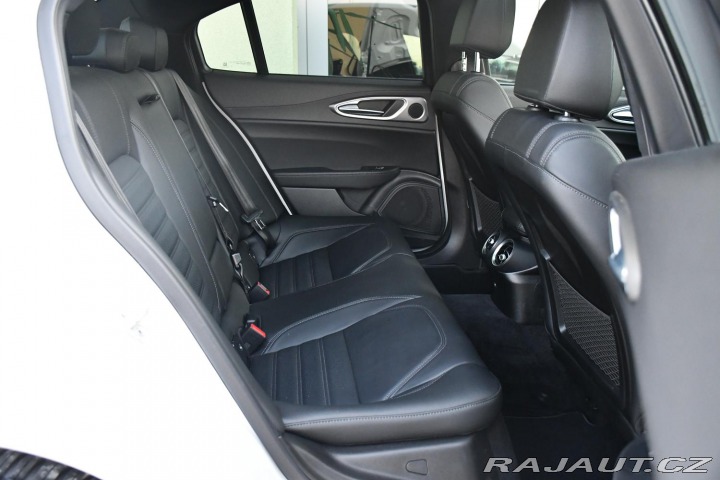 Alfa Romeo Giulia 2,0T 16V 206kW AT8-Q4 ZAD 2024