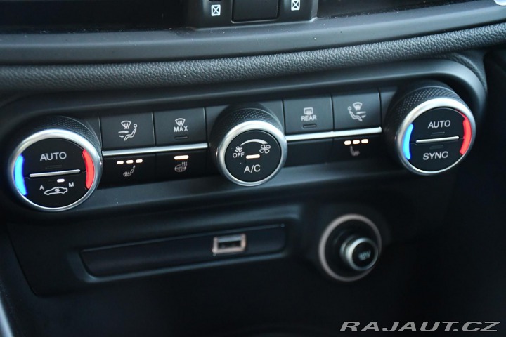 Alfa Romeo Giulia 2,0T 16V 206kW AT8-Q4 ZAD 2024